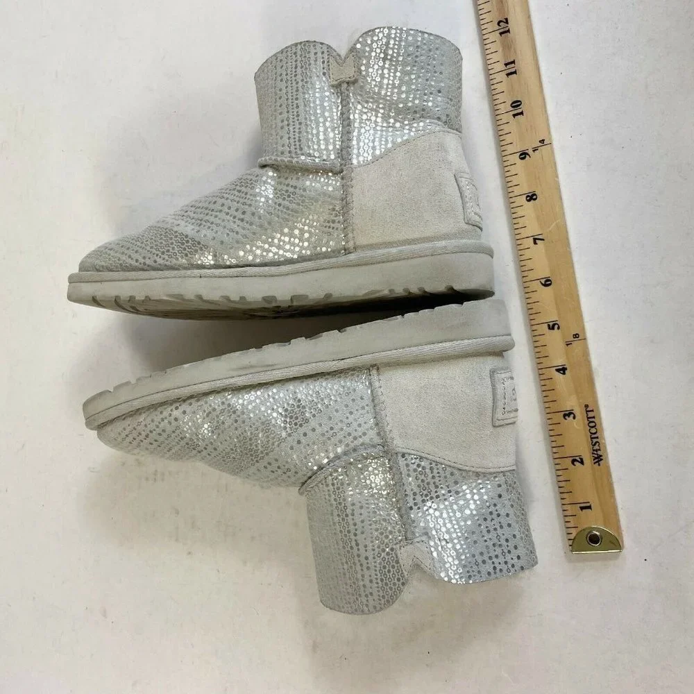 UGG Womens Bailey‎ Button Bling Sheepskin Boots Silver Sz 5 Fur Trim Suede Mid